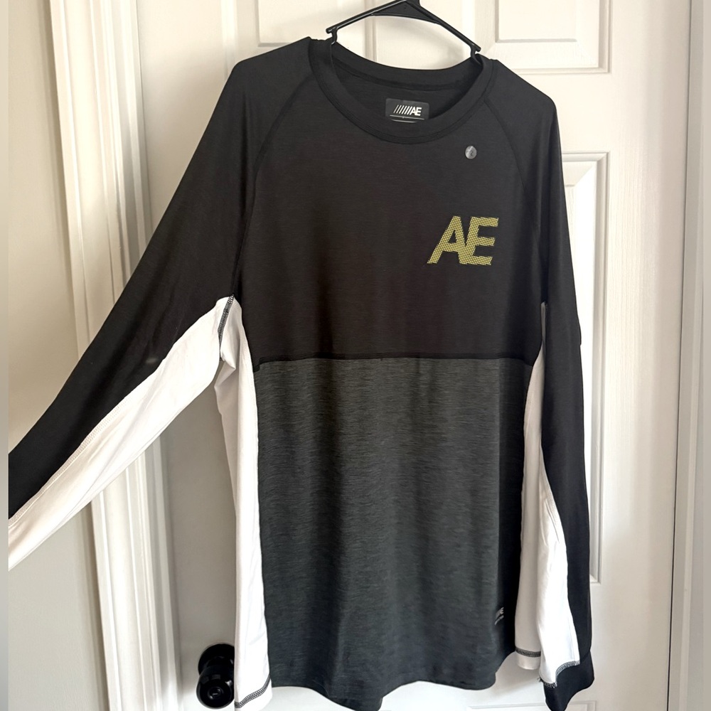 American Eagle Black and Gray Long Sleeve Shirt - new